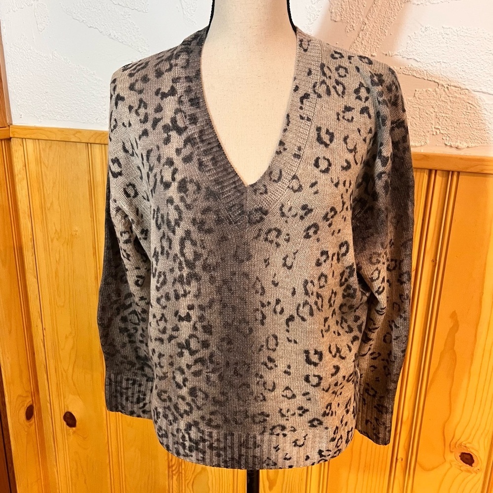 Brochu Walker “The Millie” Leopard Print Vee Wool Cashmere Sweater Sz-XS - Picture 2 of 9
